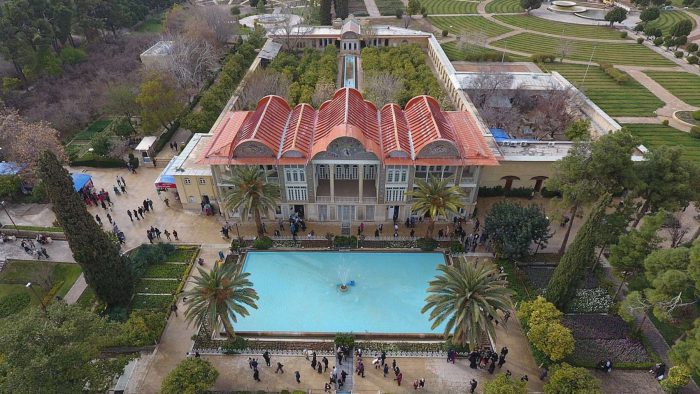 باغ ارم از دیدنی ترین جاذبه گردشگری شیراز ، باغ تاریخی با معماری قاجاری و گل‌های رنگارنگ