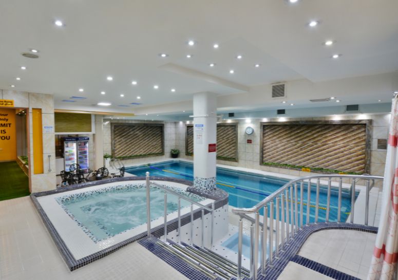 swimming pool in shiraz elysee hotel