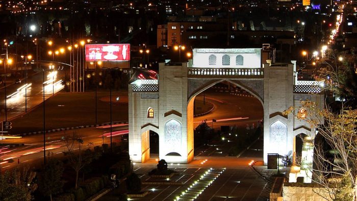دروازه قرآن از دیدنی ترین جاذبه گردشگری شیراز، ورودی تاریخی شیراز با منظره‌ای نمادین