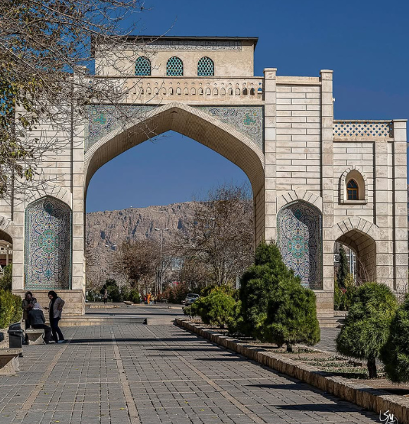 شیرازگردی از دروازه قرآن شیراز، نماد ورودی شهر باستانی شیراز شروع میشه