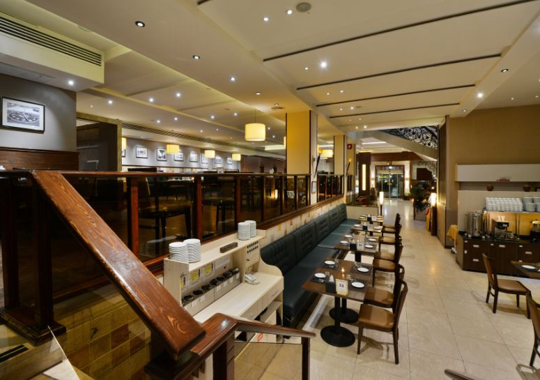 محیط دلنشین رستوران در شیراز برای صرف غذا